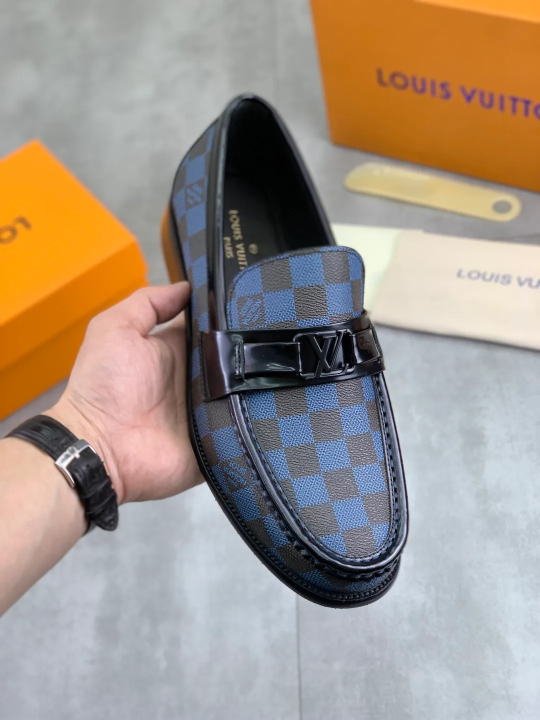Men's men's shoes 💰P520 New style 💶[LOUIS VUITTON] Water-dyed Niuli Original order New style 🍀LV Louis Vuitton *——Top version of LV classic leather shoes! Made of imported original calfskin, original leather side strips and wear-resistant high-end rubber outsole! High quality products! Color: Black optional Size: 39-44 (45 customized)